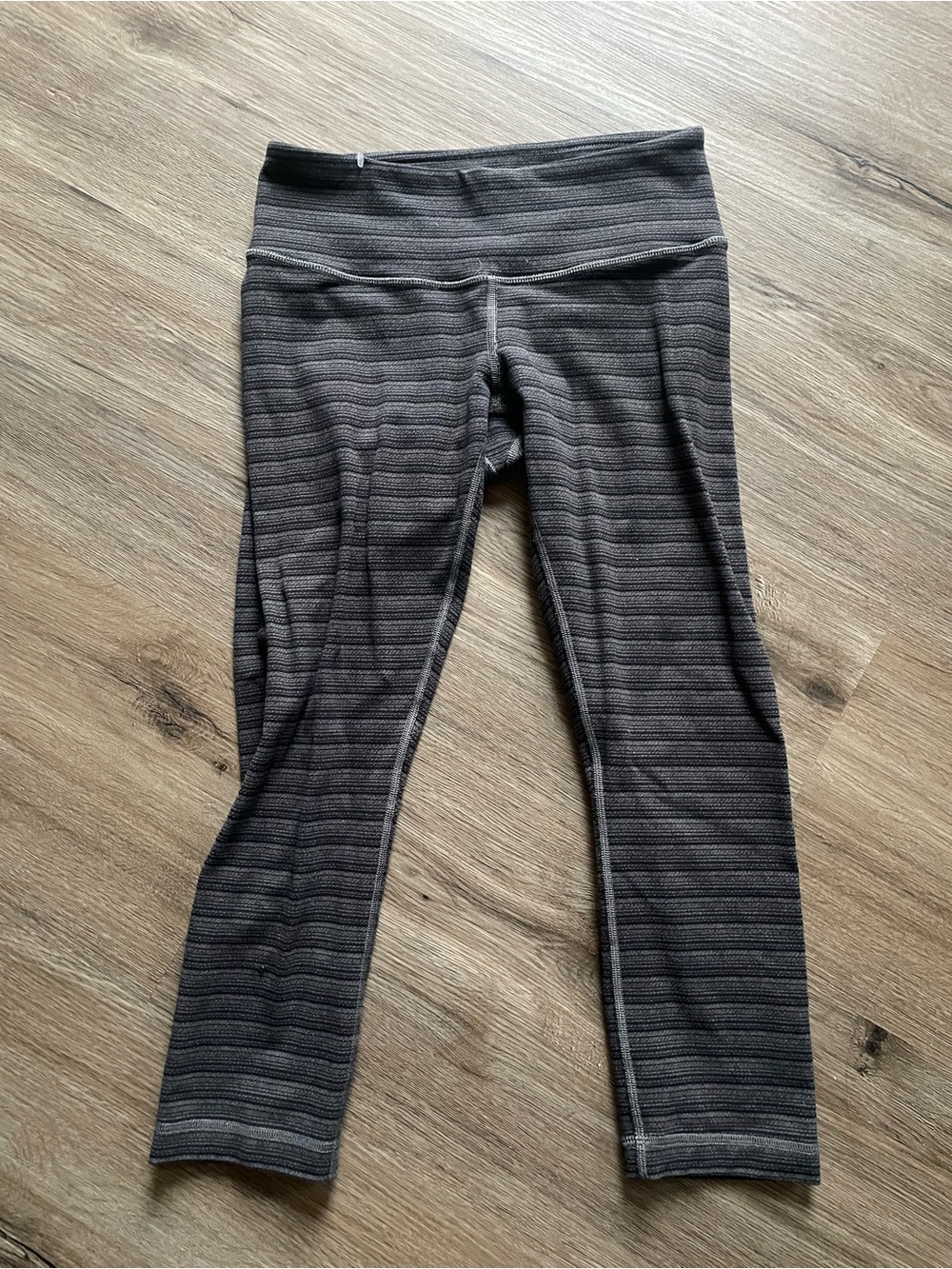 Lululemon capris leggings size 4